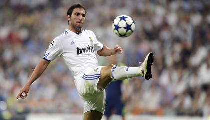 【华体会体育】德媒独家披露，罗伊斯与洛杉矶银河续约至2027年，传奇生涯延续美职联征程