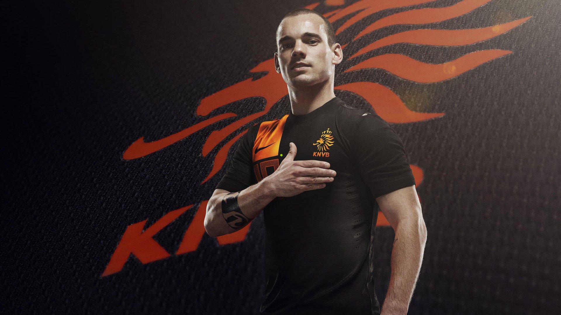 争议接触未判犯规!拜仁锋线对决引裁判尺度热议